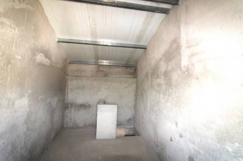 Moradia V3 com 2 anexos para recuperar - Olhão