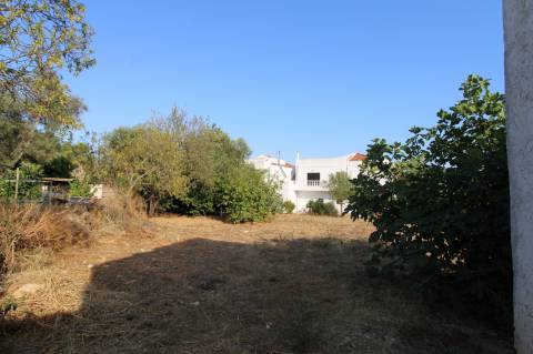 Moradia V3 com 2 anexos para recuperar - Olhão