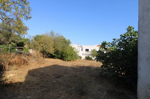 Moradia V3 com 2 anexos para recuperar - Olhão