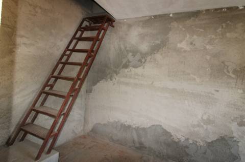 Moradia V3 com 2 anexos para recuperar - Olhão