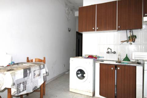 MORADIA EM BANDA, BAIXA OLHÃO , PARA RENOVAR