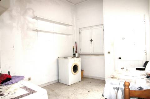 MORADIA EM BANDA, BAIXA OLHÃO , PARA RENOVAR