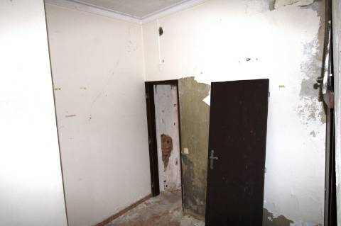 MORADIA EM BANDA, BAIXA OLHÃO , PARA RENOVAR