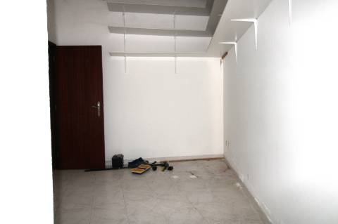 MORADIA EM BANDA, BAIXA OLHÃO , PARA RENOVAR