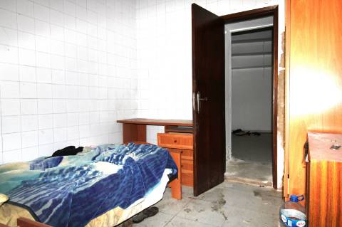 MORADIA EM BANDA, BAIXA OLHÃO , PARA RENOVAR