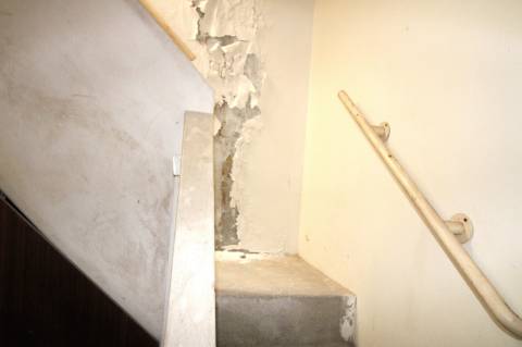 MORADIA EM BANDA, BAIXA OLHÃO , PARA RENOVAR