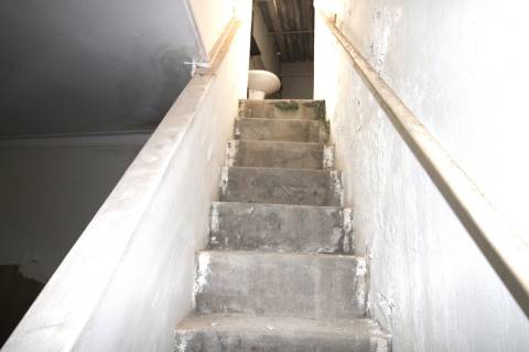 MORADIA EM BANDA, BAIXA OLHÃO , PARA RENOVAR