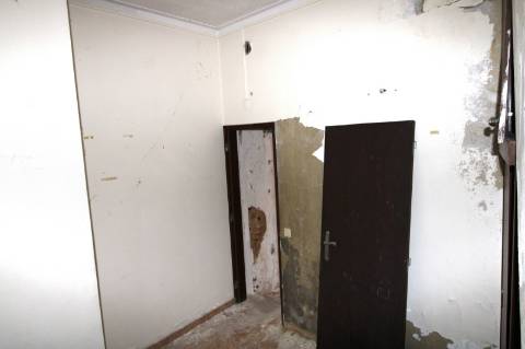 MORADIA EM BANDA, BAIXA OLHÃO , PARA RENOVAR