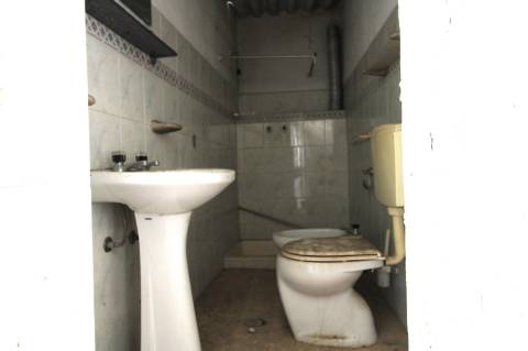 MORADIA EM BANDA, BAIXA OLHÃO , PARA RENOVAR