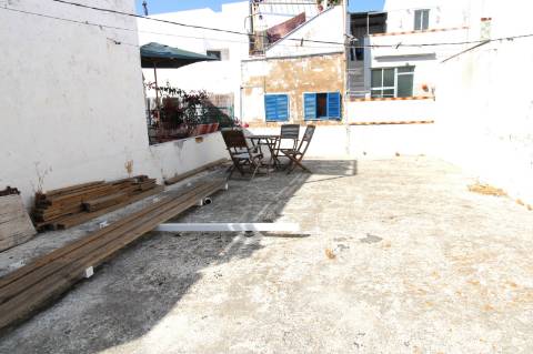 MORADIA EM BANDA, BAIXA OLHÃO , PARA RENOVAR