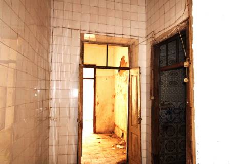 MORADIA EM BANDA, BAIXA OLHÃO , PARA RENOVAR