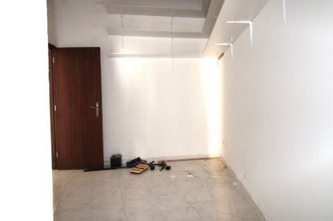 MORADIA EM BANDA, BAIXA OLHÃO , PARA RENOVAR