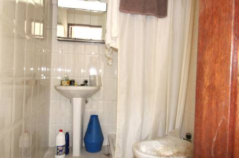 MORADIA EM BANDA, BAIXA OLHÃO , PARA RENOVAR