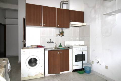 MORADIA EM BANDA, BAIXA OLHÃO , PARA RENOVAR