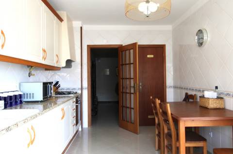 Apartamento para arrendamento anual, T4, Baixa Olhão.