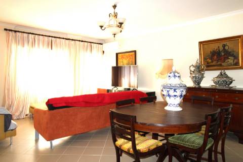 Apartamento para arrendamento anual, T4, Baixa Olhão.