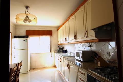 Apartamento para arrendamento anual, T4, Baixa Olhão.