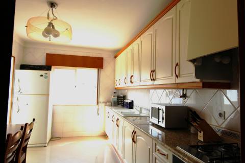 Apartamento para arrendamento anual, T4, Baixa Olhão.