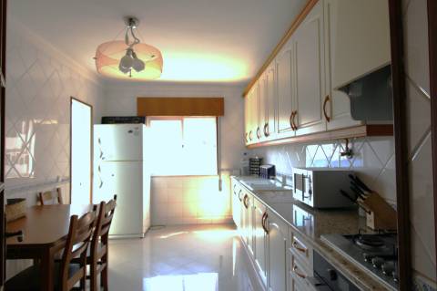 Apartamento para arrendamento anual, T4, Baixa Olhão.