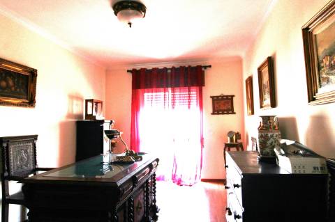 Apartamento para arrendamento anual, T4, Baixa Olhão.