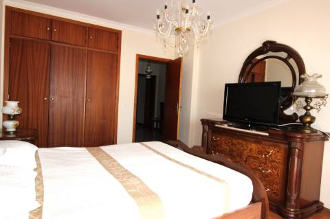 Apartamento para arrendamento anual, T4, Baixa Olhão.