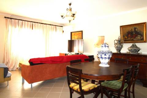 Apartamento para arrendamento anual, T4, Baixa Olhão.