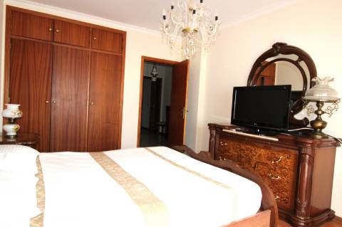 Apartamento para arrendamento anual, T4, Baixa Olhão.