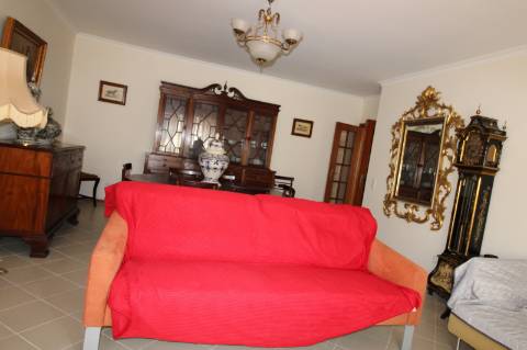 Apartamento para arrendamento anual, T4, Baixa Olhão.