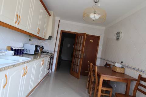 Apartamento para arrendamento anual, T4, Baixa Olhão.