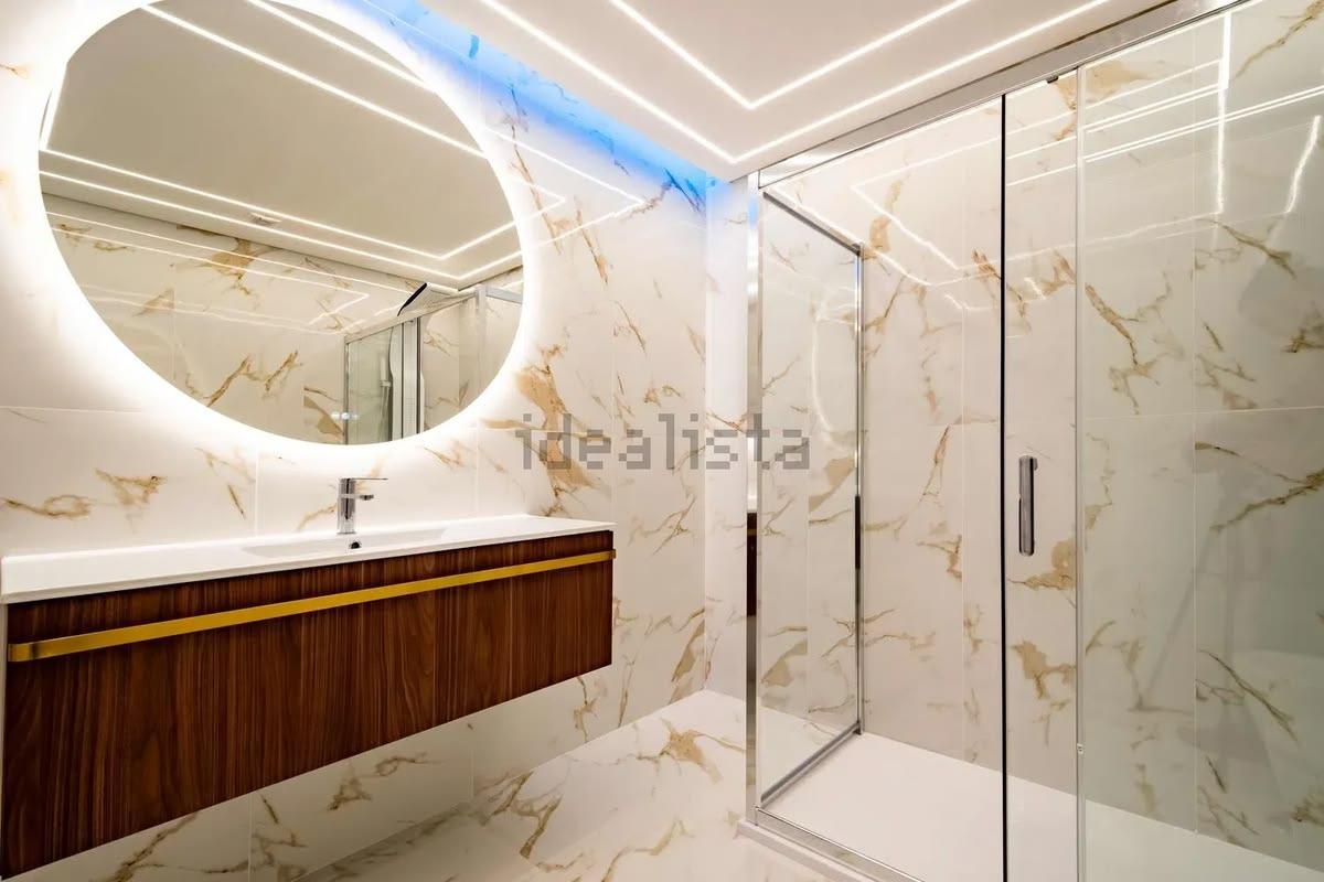 Apartamento T2 Renovado com Vista Mar e Garagem a 50m da Praia - Quarteira