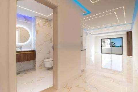 Apartamento T2 Renovado com Vista Mar e Garagem a 50m da Praia - Quarteira