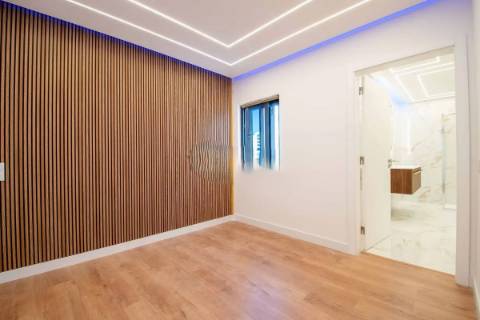 Apartamento T2 Renovado com Vista Mar e Garagem a 50m da Praia - Quarteira