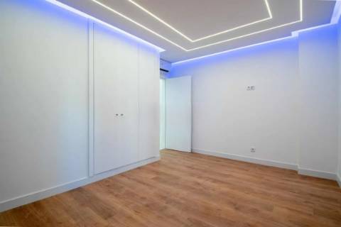 Apartamento T2 Renovado com Vista Mar e Garagem a 50m da Praia - Quarteira