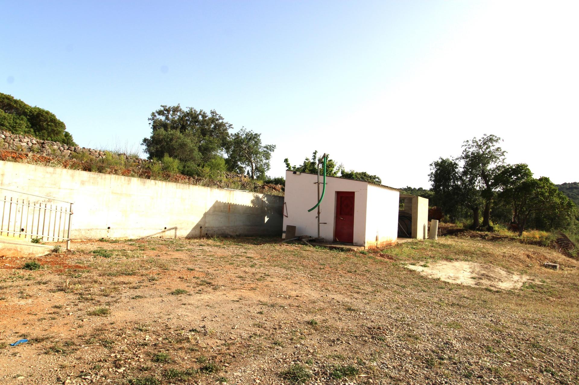 **Terreno Misto com Vários Artigos em Estoi - Faro**
