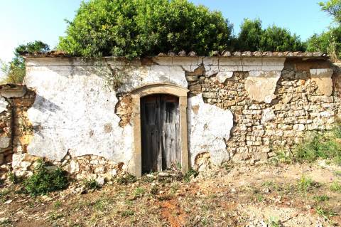 **Terreno Misto com Vários Artigos em Estoi - Faro**
