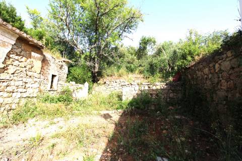 **Terreno Misto com Vários Artigos em Estoi - Faro**
