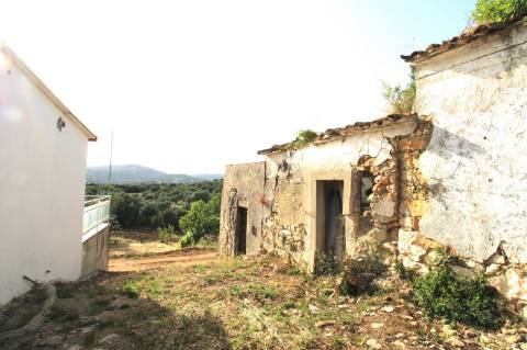**Terreno Misto com Vários Artigos em Estoi - Faro**

