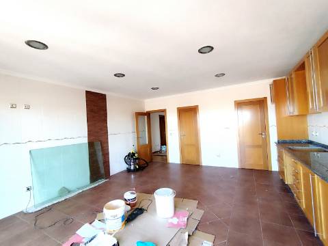 Apartamento T4 Novo com Terraço e Varanda - Vagos