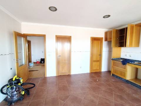 Apartamento T4 Novo com Terraço e Varanda - Vagos