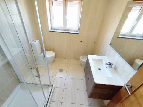 Apartamento T4 Novo com Terraço e Varanda - Vagos