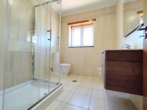 Apartamento T4 Novo com Terraço e Varanda - Vagos