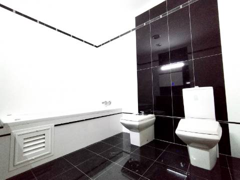 Apartamento T4 Novo com Terraço e Varanda - Vagos