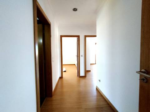 Apartamento T4 Novo com Terraço e Varanda - Vagos