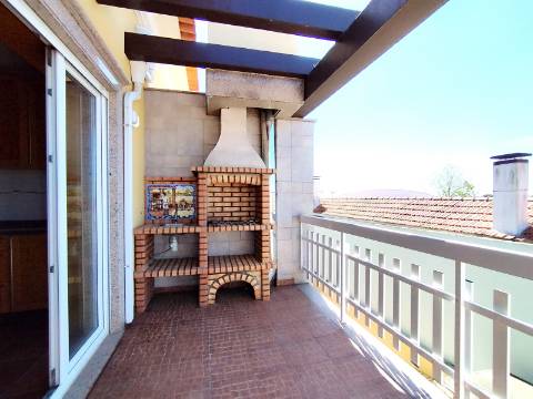 Apartamento T4 Novo com Terraço e Varanda - Vagos