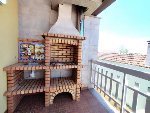 Apartamento T4 Novo com Terraço e Varanda - Vagos