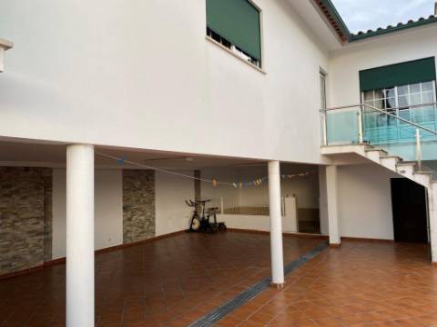 Fantástica Moradia T4 com Jardim e Garagem