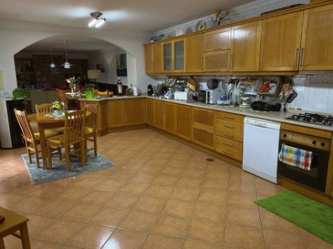 Fantástica Moradia T4 com Jardim e Garagem