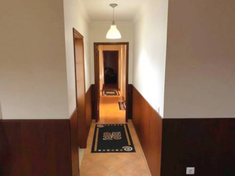 Fantástica Moradia T4 com Jardim e Garagem