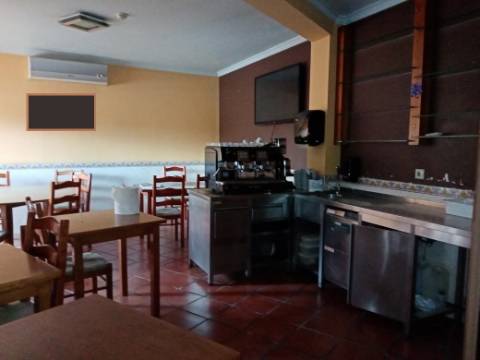 Moradia T4 com Restaurante