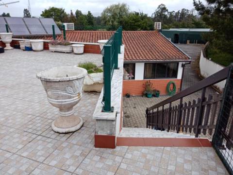 Moradia T4 com Restaurante